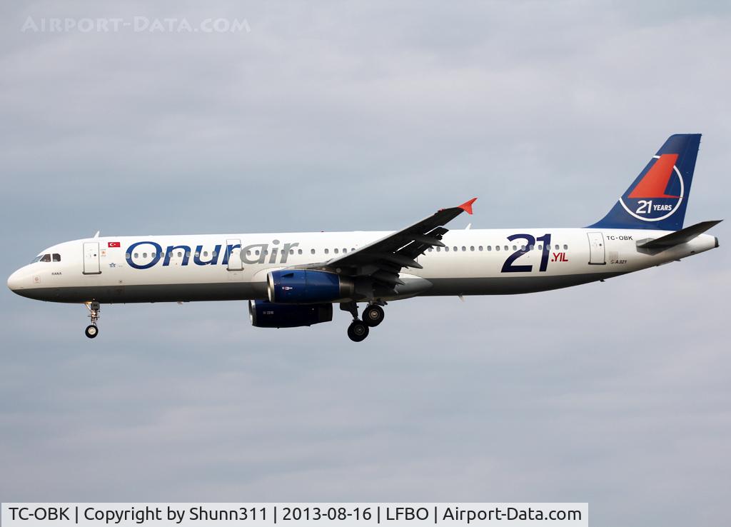 TC-OBK, 1998 Airbus A321-231 C/N 792, Landing rwy 32R with additional 21th anniversary logo
