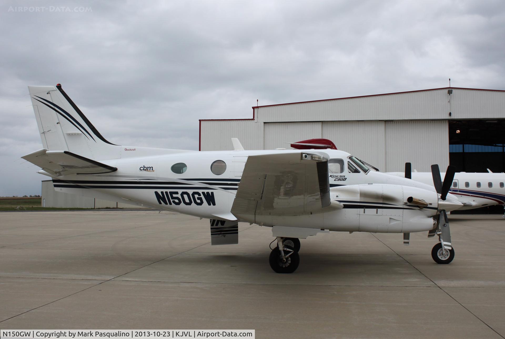 N150GW, 1998 Raytheon Aircraft Company C90A C/N LJ-1531, Beech C90A