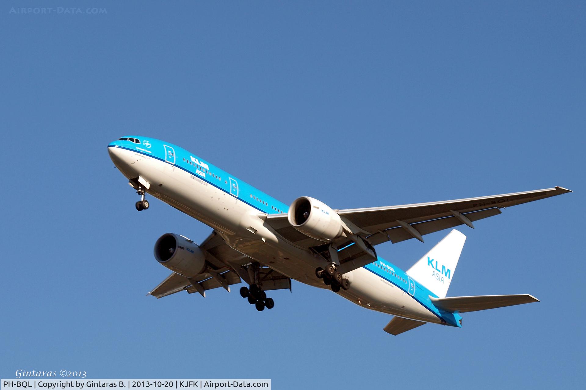 PH-BQL, 2006 Boeing 777-206/ER C/N 34711, Going to a landing on 31R @ JFK
