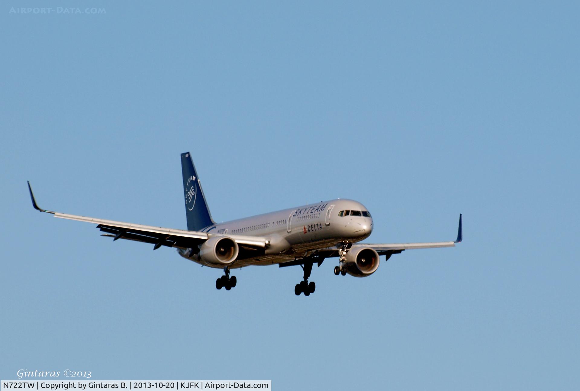 N722TW, 1999 Boeing 757-231 C/N 29385, Going to a landing on 22L @ JFK
