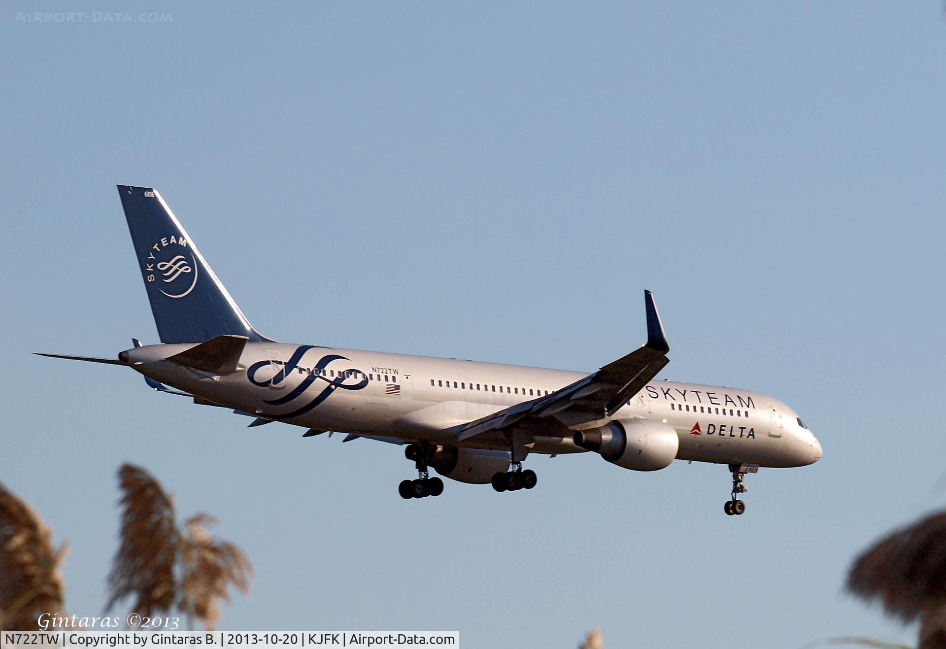 N722TW, 1999 Boeing 757-231 C/N 29385, Going to a landing on 22L @ JFK