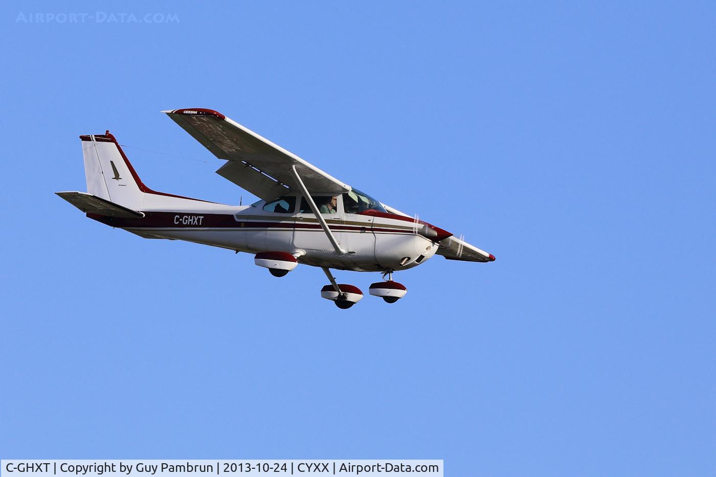 C-GHXT, 1975 Cessna 172M C/N 17266481, landing