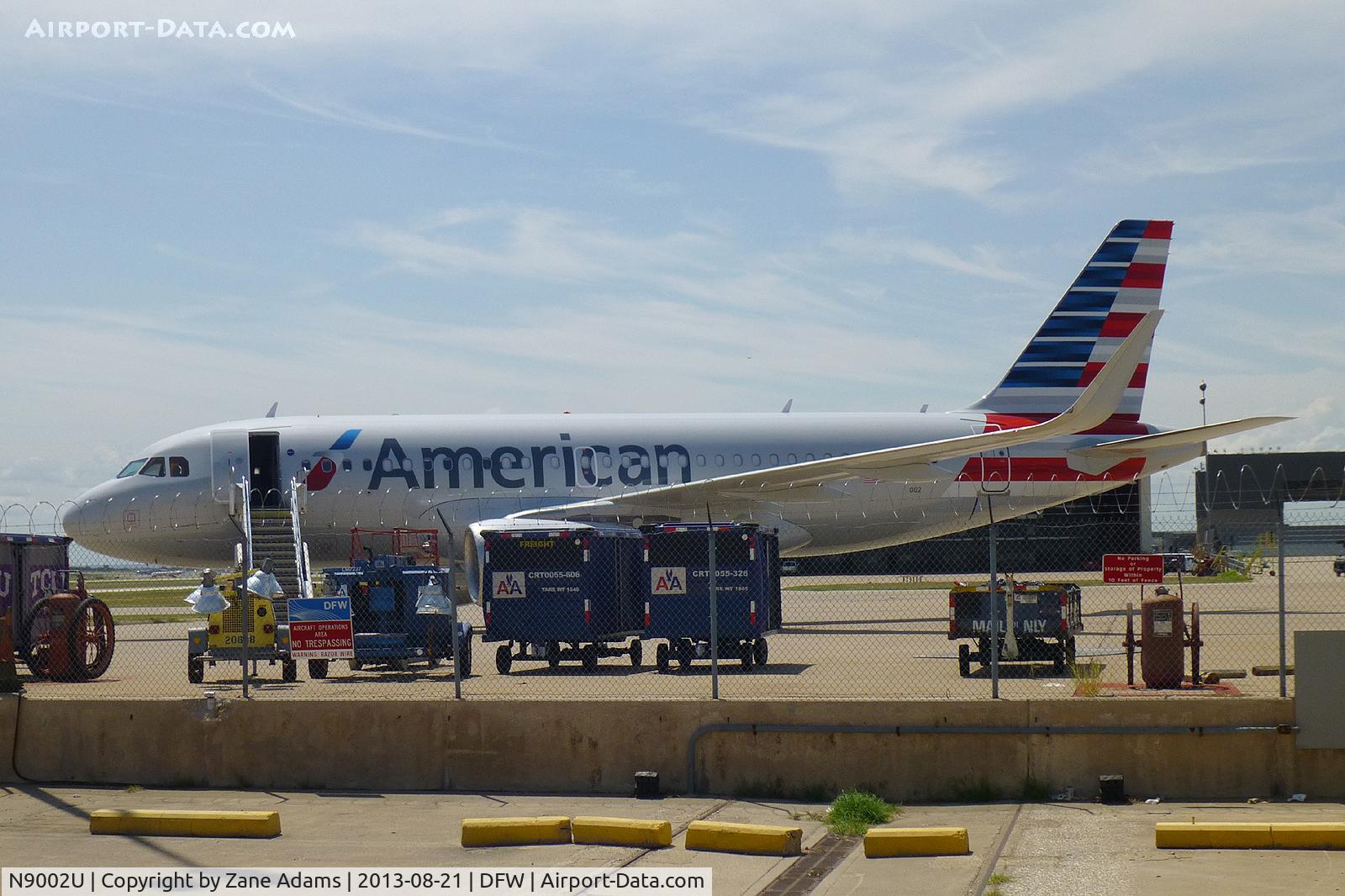 N9002U, 2013 Airbus A319-115 C/N 5698, American Airlines' second new Airbus.