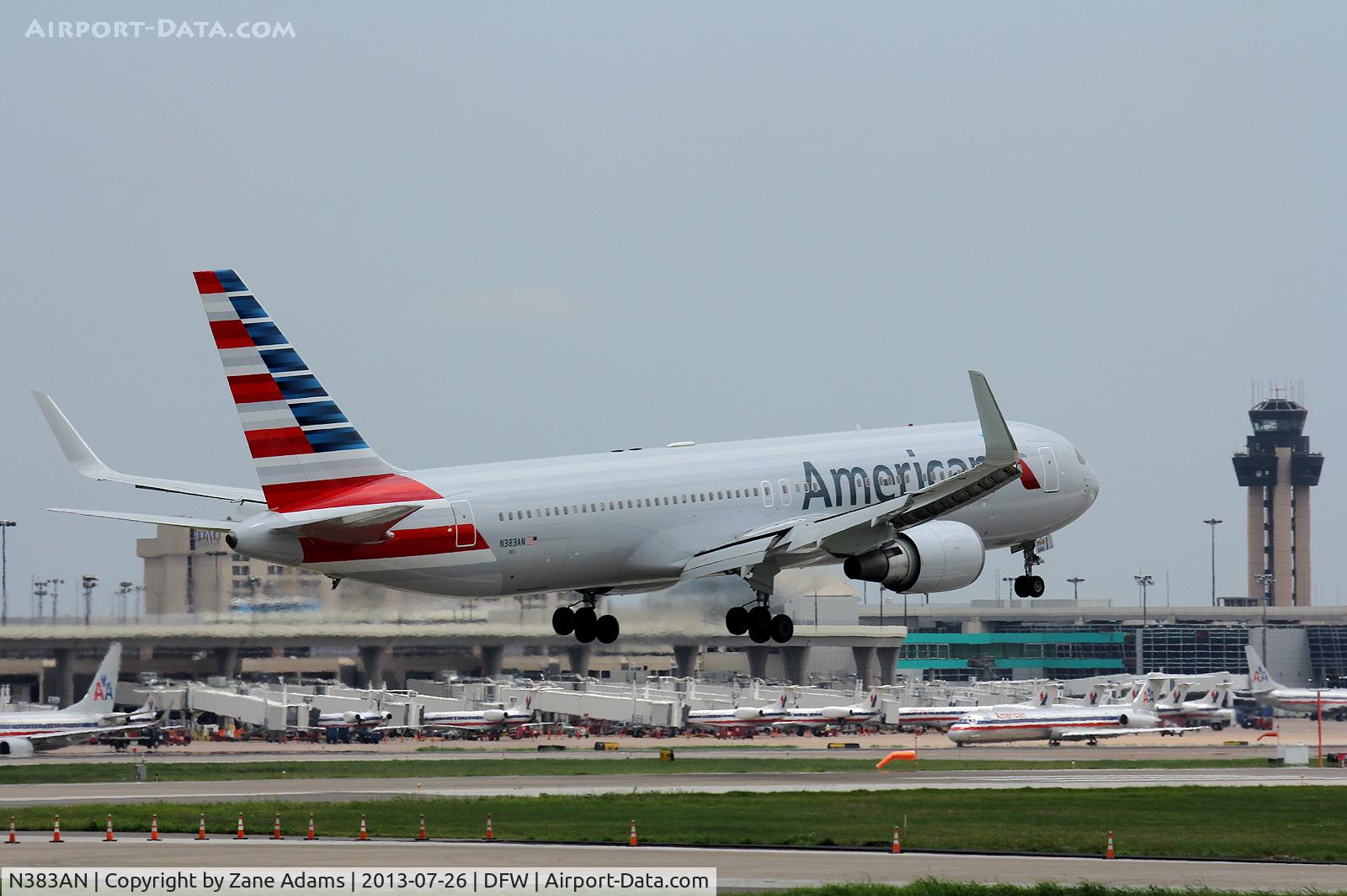 N383AN, 1993 Boeing 767-323 C/N 26995, Landing at DFW Airport