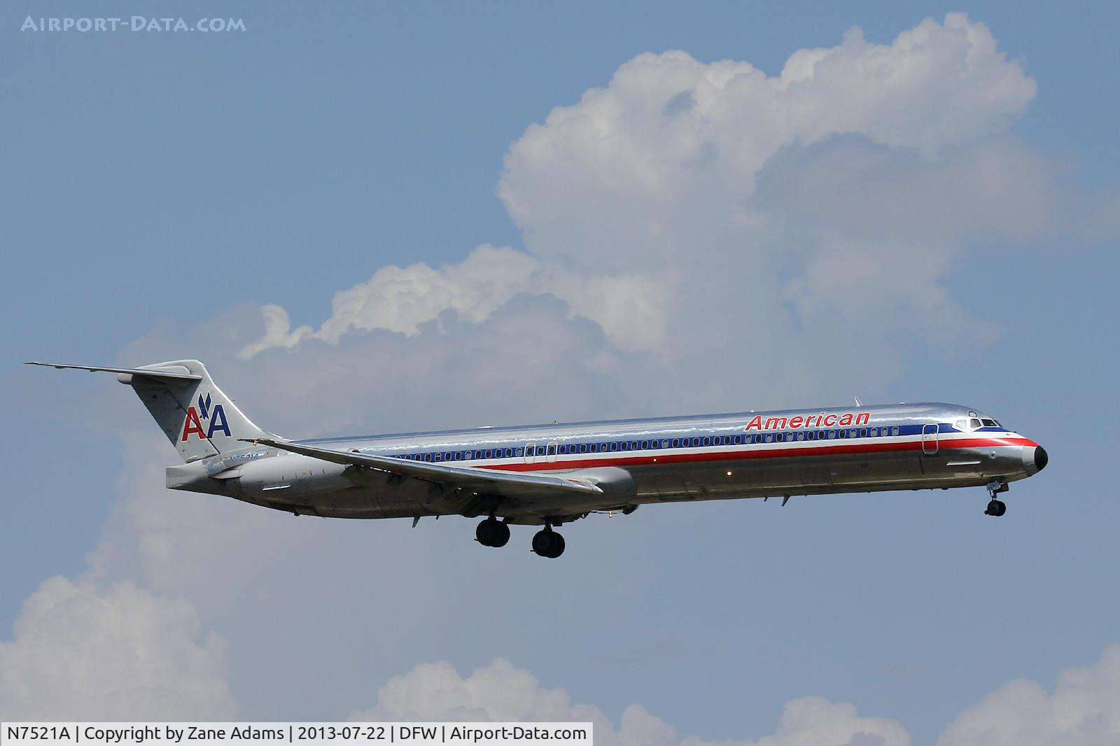 N7521A, 1990 McDonnell Douglas MD-82 (DC-9-82) C/N 49898, Landing at DFW Airport