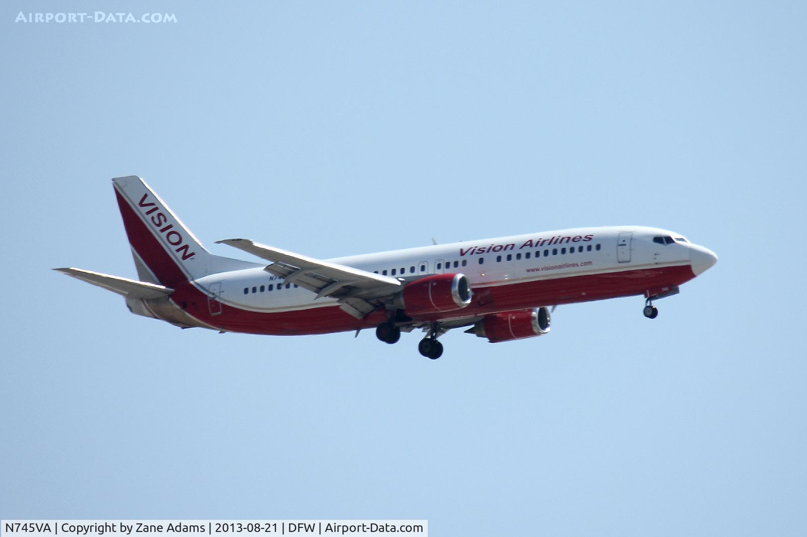 N745VA, 1989 Boeing 737-405 C/N 24271, Landing at DFW Airport