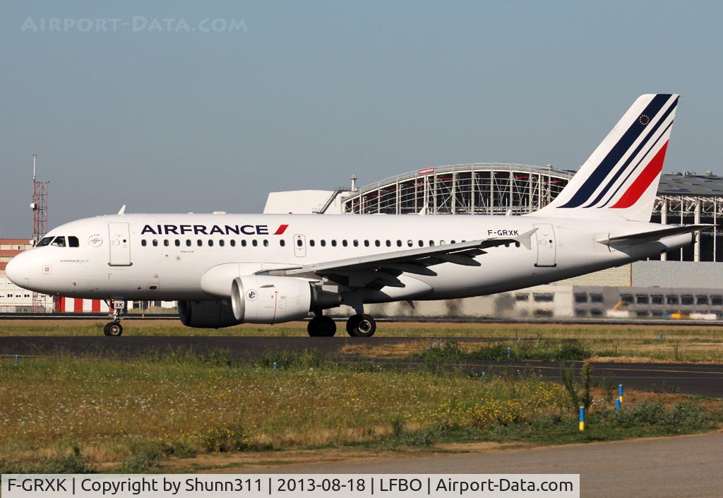 F-GRXK, 2006 Airbus A319-115LR C/N 2716, Taxiing holding point rwy 32R in modified new c/s