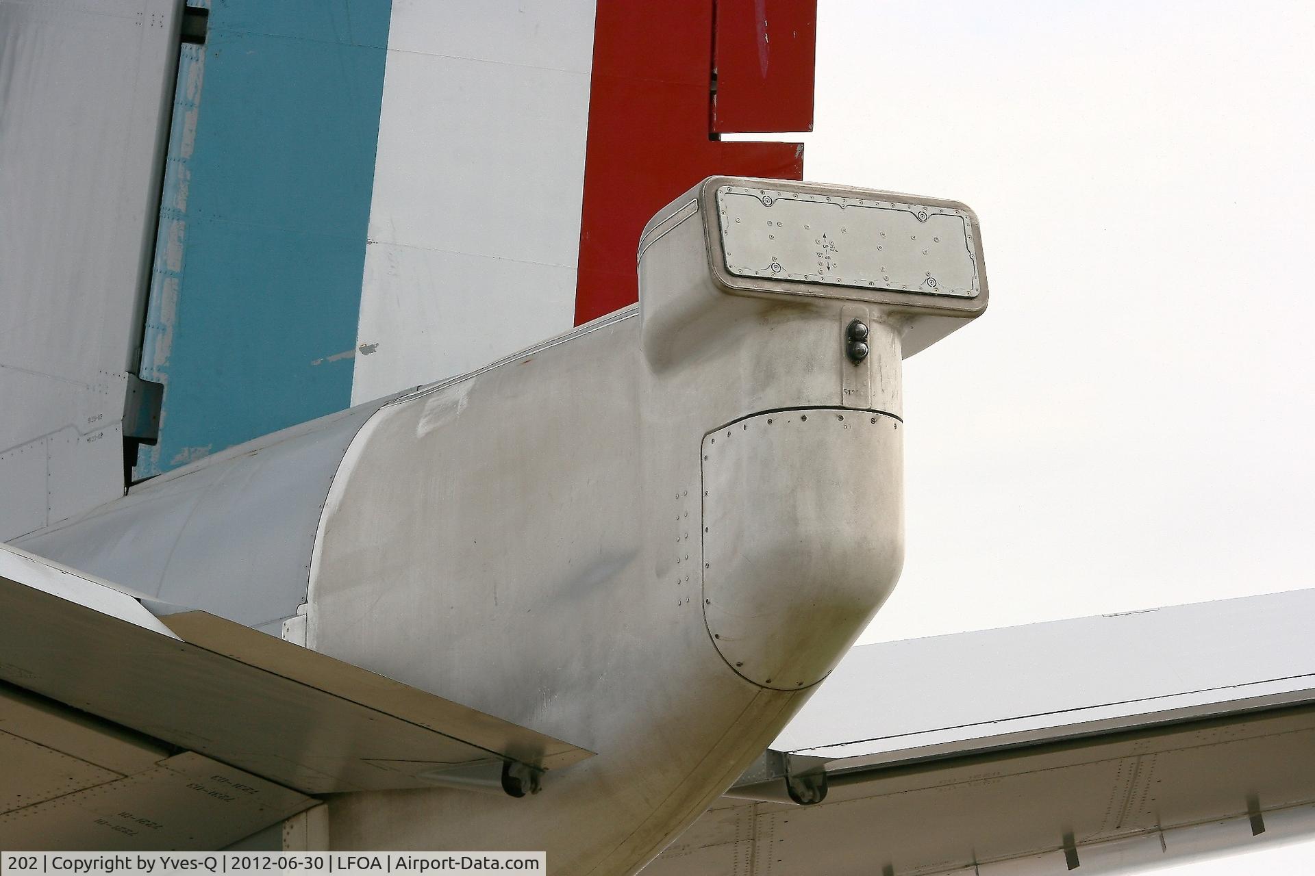 202, 1991 Boeing E-3F (707-300) Sentry C/N 24116, French Air Force Boing E-3F SDCA (702-CB), Avord Air Base 702 (LFOA). Rear warning device
