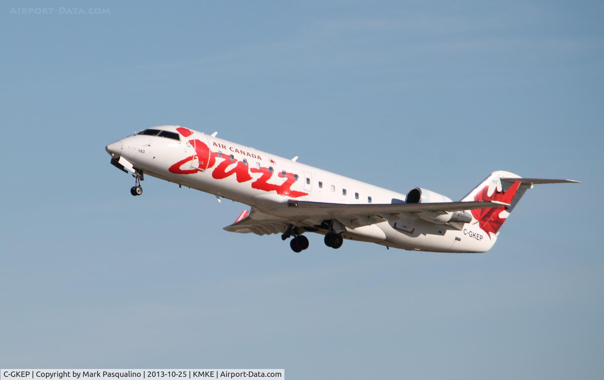 C-GKEP, 1999 Canadair CRJ-200ER (CL-600-2B19) C/N 7303, CL-600-2B19
