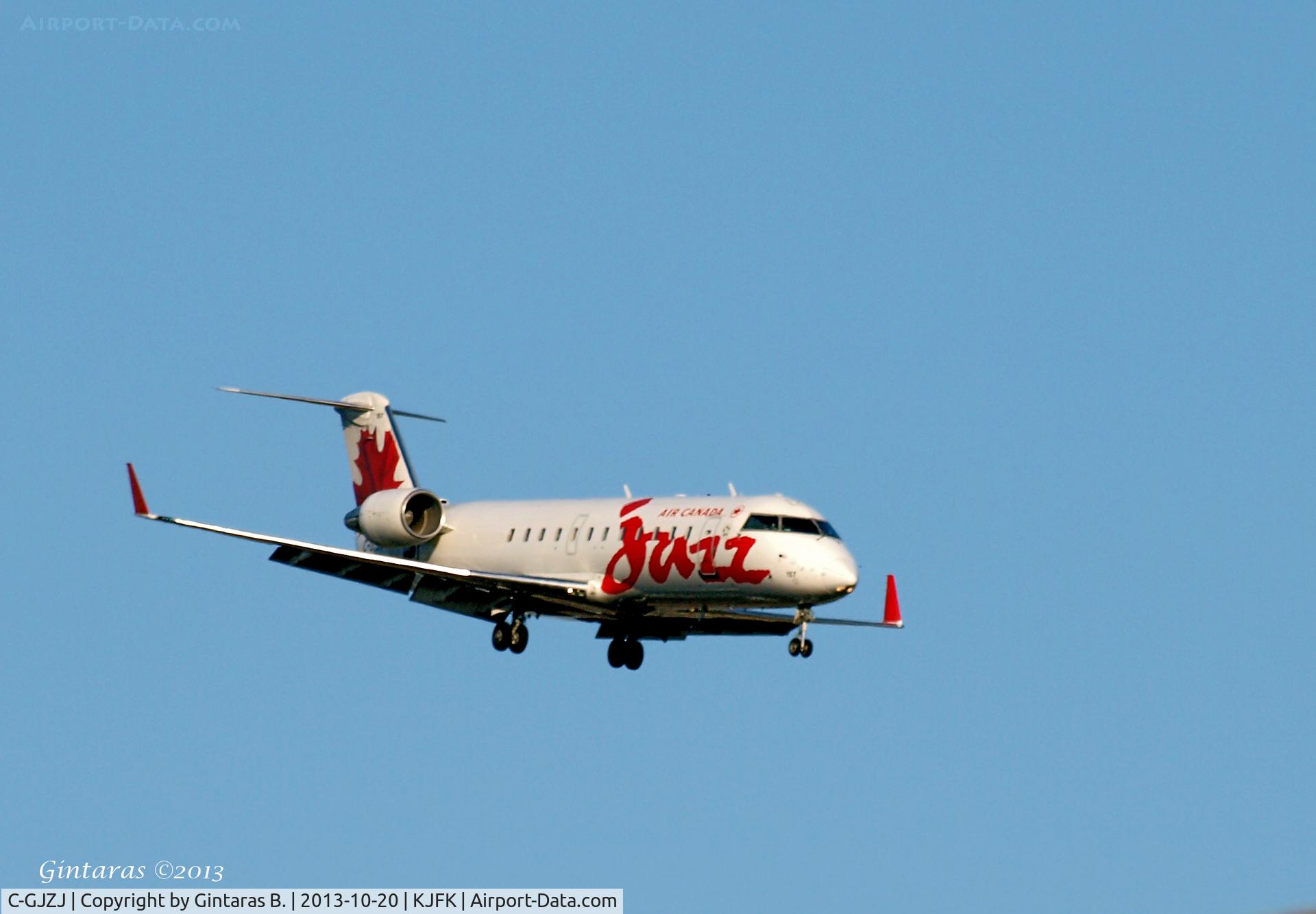 C-GJZJ, 2001 Bombardier CRJ-200ER (CL-600-2B19) C/N 7553, Going to a landing on 22L @JFK