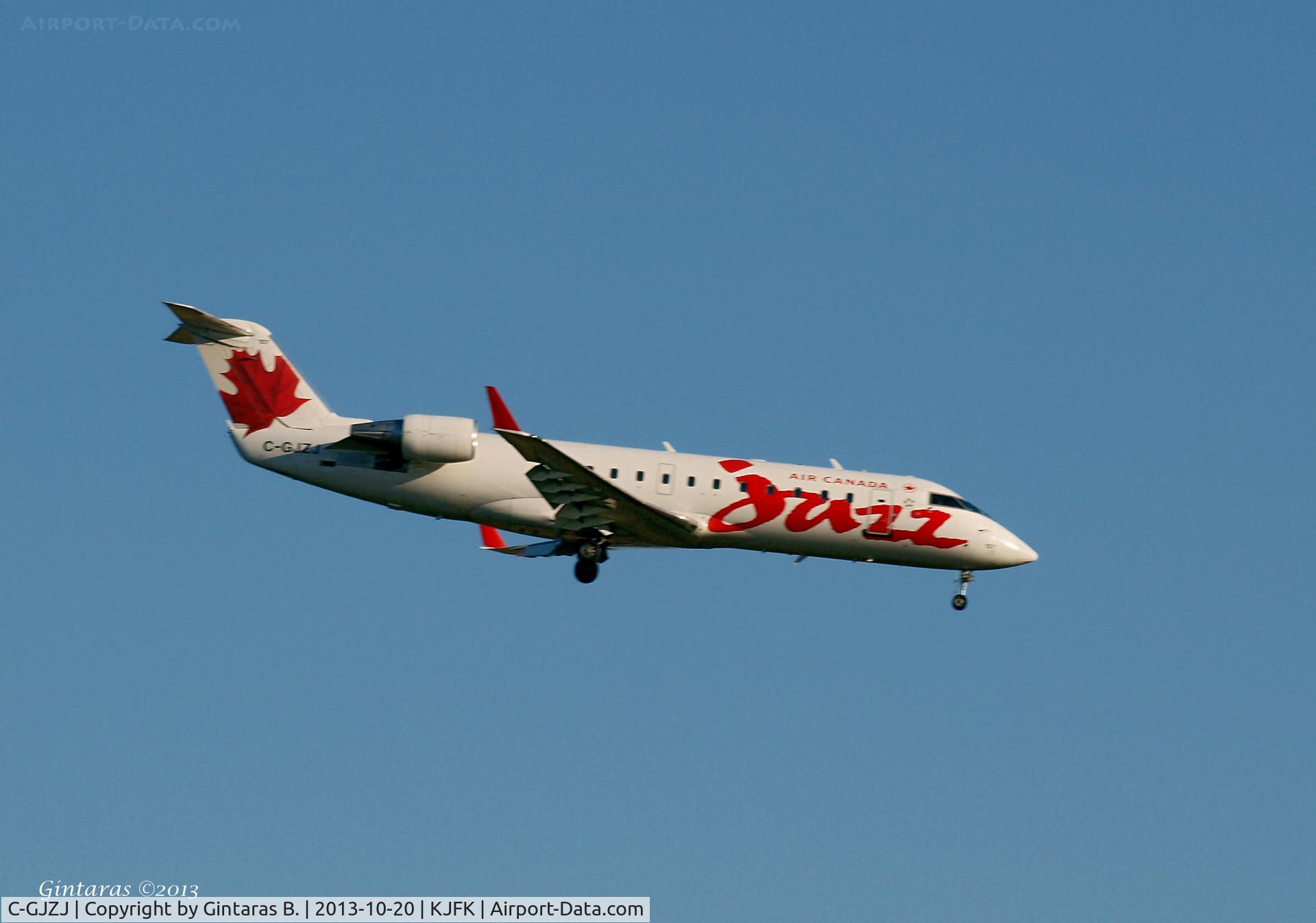C-GJZJ, 2001 Bombardier CRJ-200ER (CL-600-2B19) C/N 7553, Going to a landing on 22L @JFK