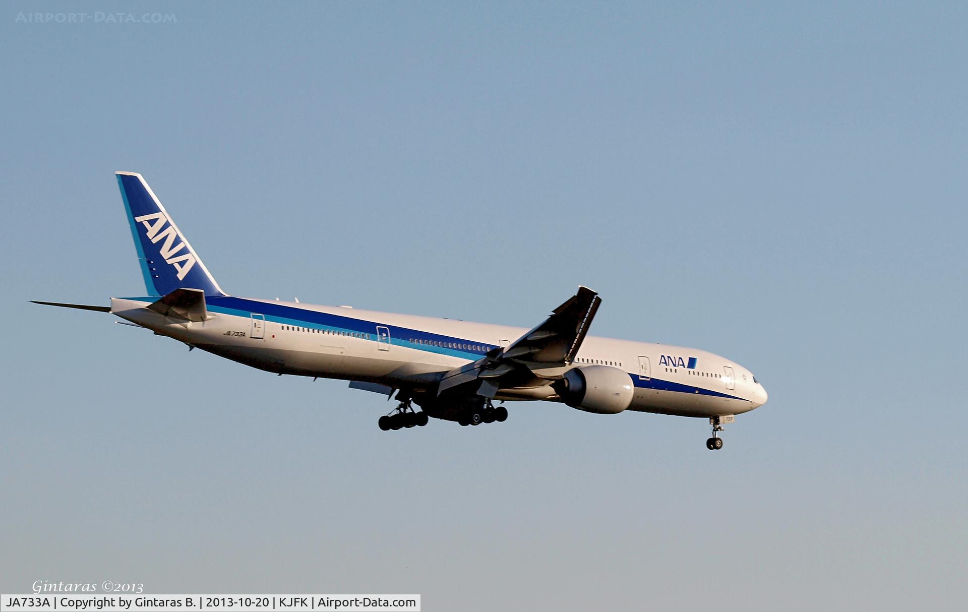 JA733A, 2005 Boeing 777-381/ER C/N 32648, Going to a landing on 22L @JFK