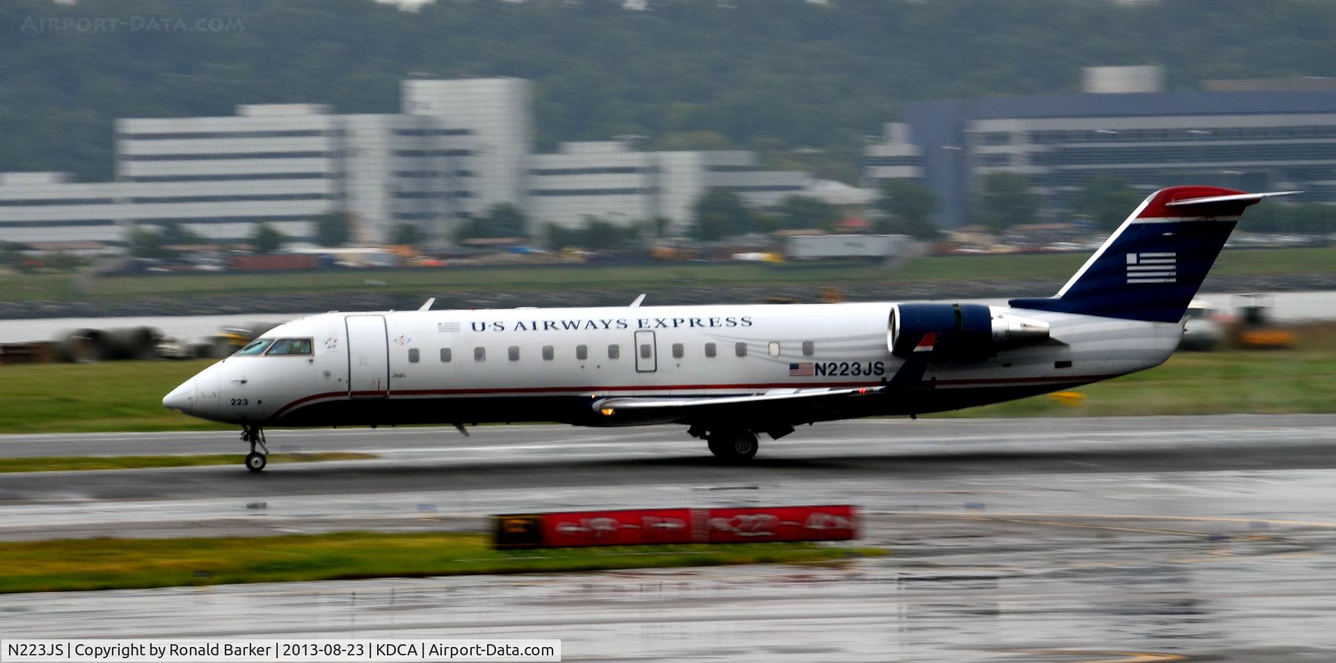 N223JS, 2004 Bombardier CRJ-200ER (CL-600-2B19) C/N 7892, Landing National
