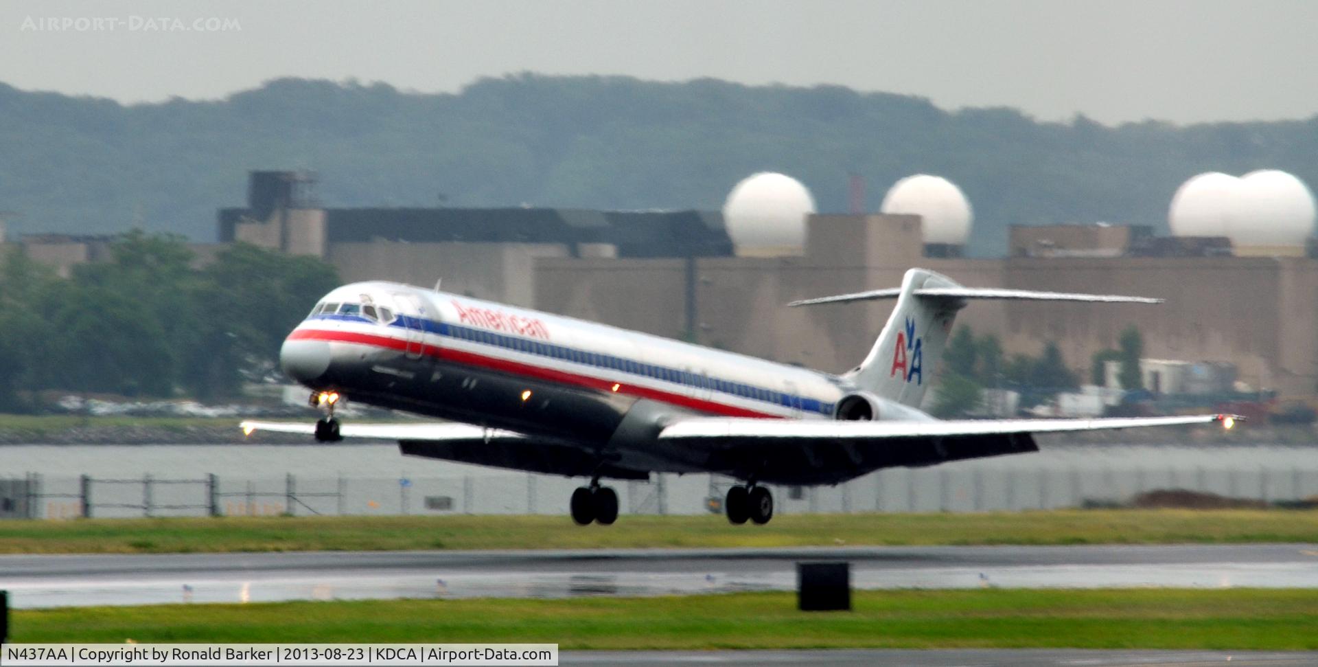 N437AA, 1987 McDonnell Douglas MD-83 (DC-9-83) C/N 49455, Landing Natioanl