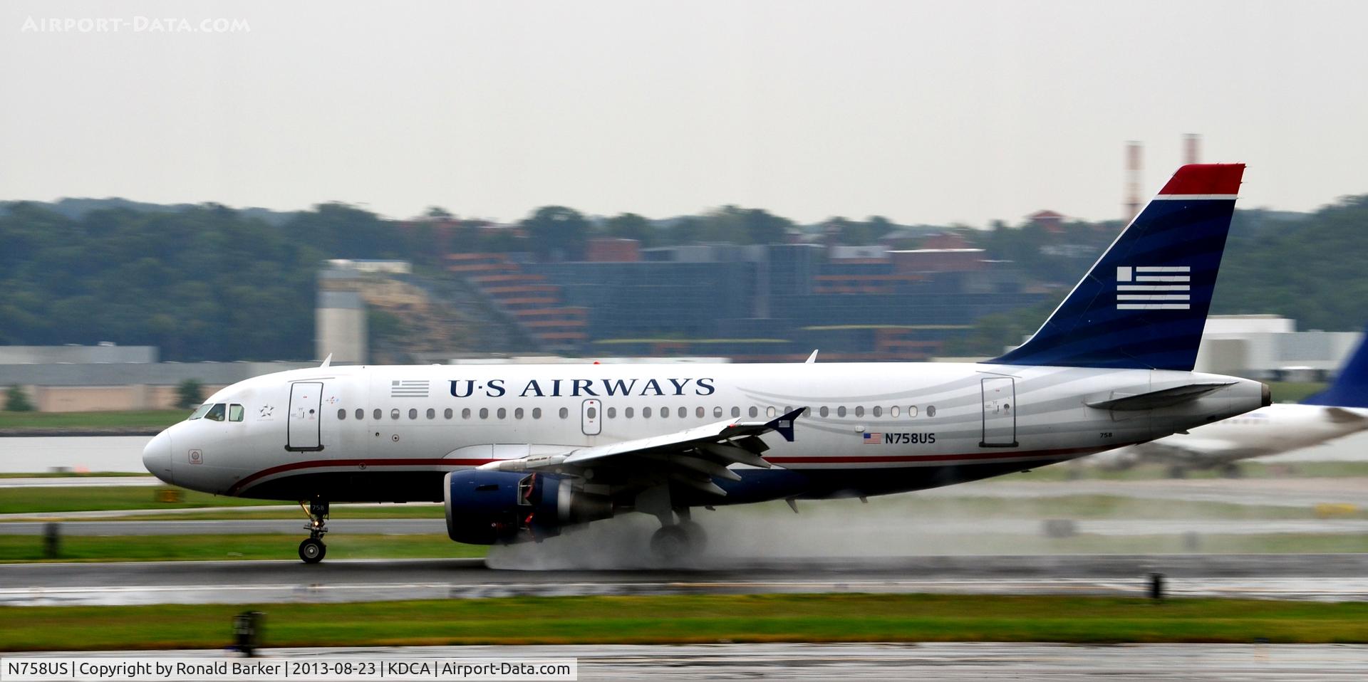 N758US, 2000 Airbus A319-112 C/N 1348, Landing roll National