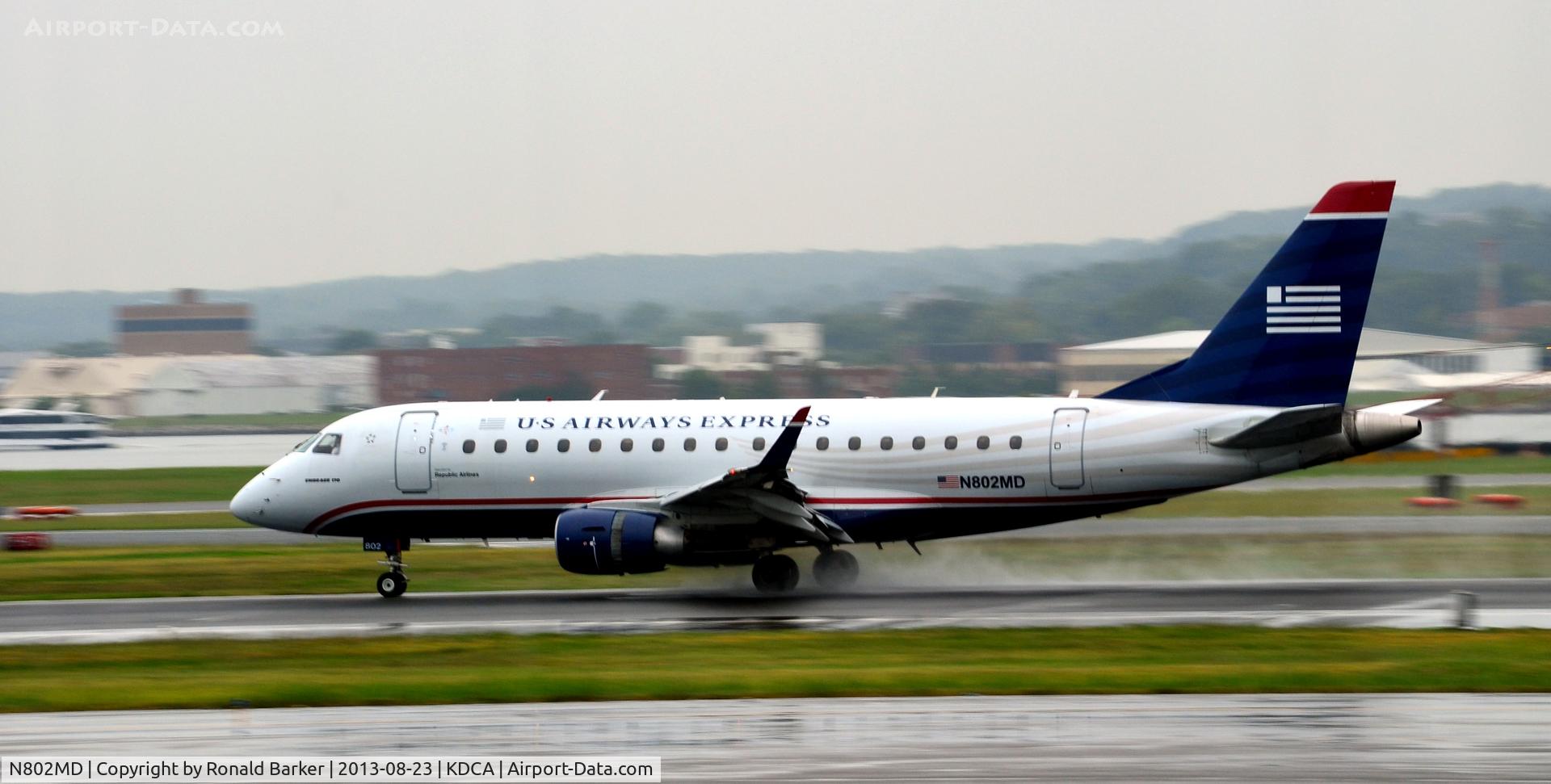 N802MD, 2004 Embraer 170SU (ERJ-170-100SU) C/N 17000013, Landing National