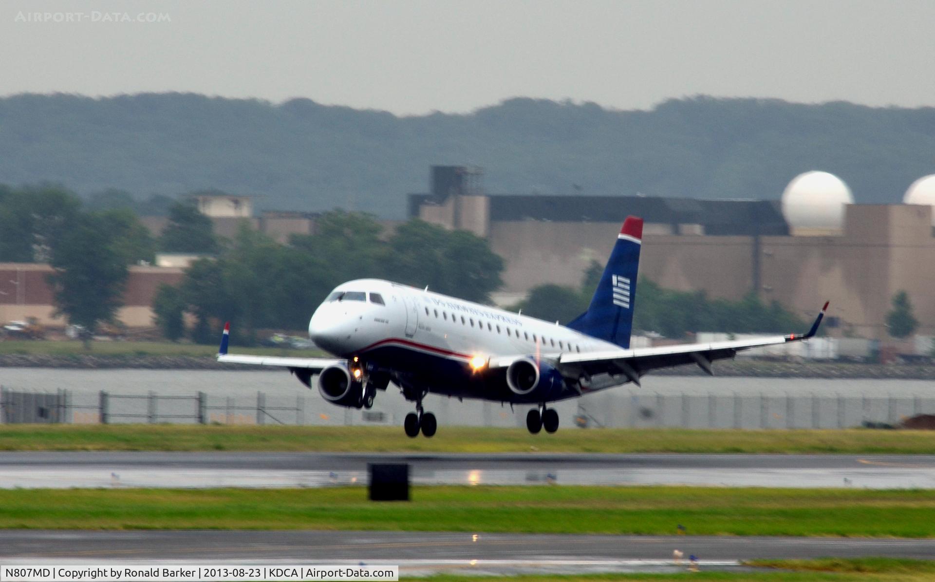 N807MD, 2004 Embraer 170SU (ERJ-170-100SU) C/N 17000020, Landing National