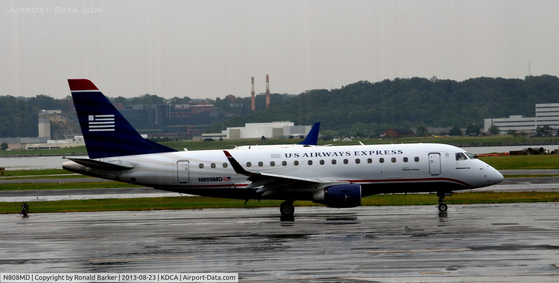 N808MD, 2004 Embraer 170SU (ERJ-170-100SU) C/N 17000021, Taxi National