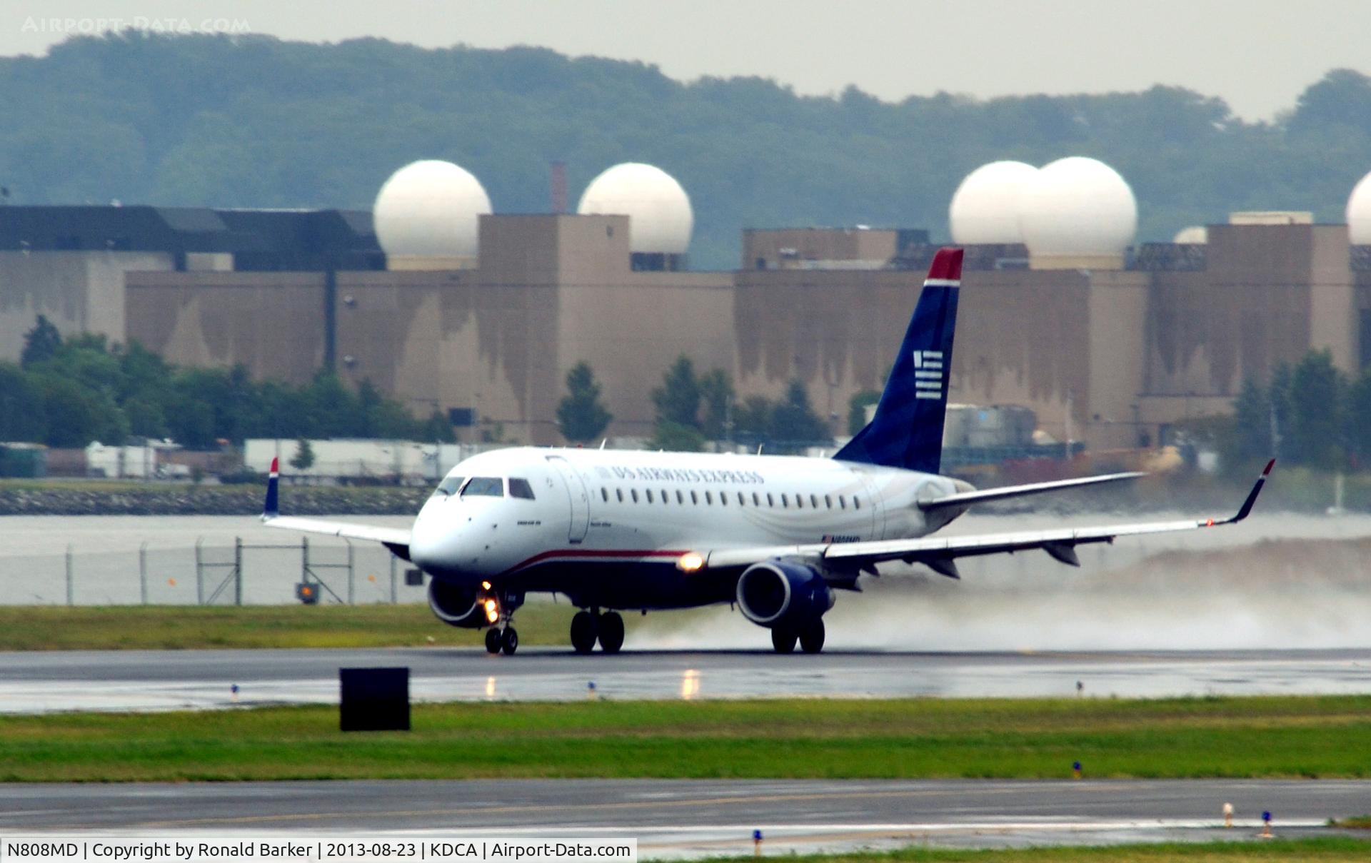 N808MD, 2004 Embraer 170SU (ERJ-170-100SU) C/N 17000021, Takeoff National