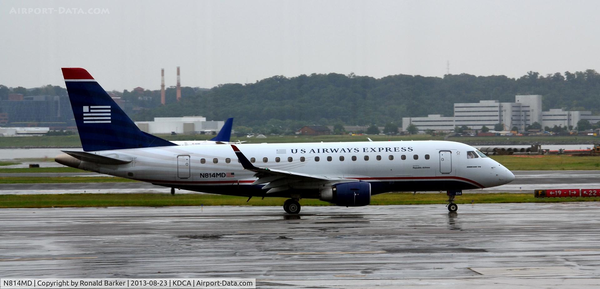N814MD, 2004 Embraer 170SU (ERJ-170-100SU) C/N 17000033, Taxi National