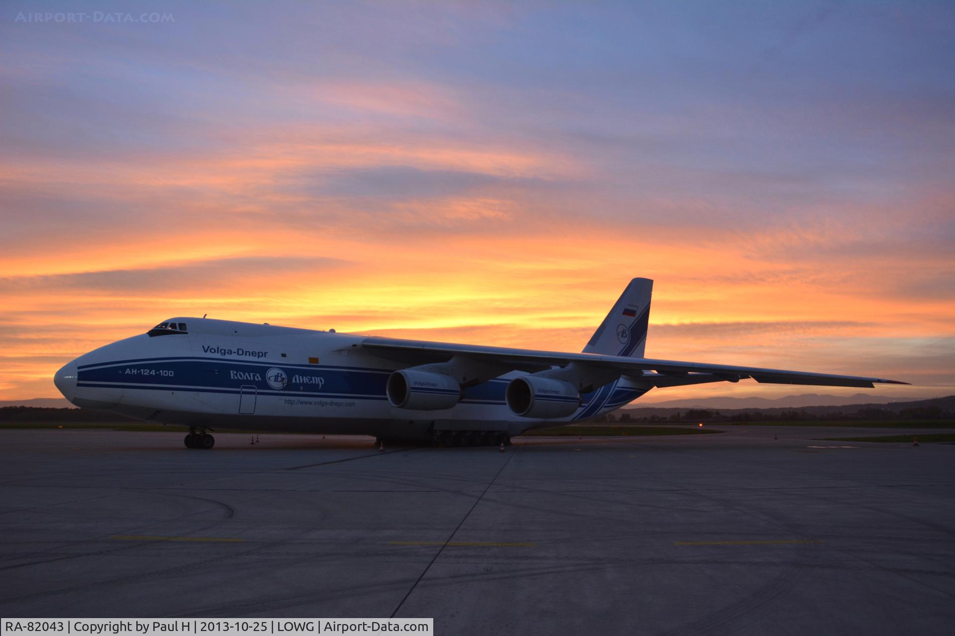 RA-82043, 1990 Antonov An-124-100 Ruslan C/N 9773054155101/0607, An-124 in the sunset