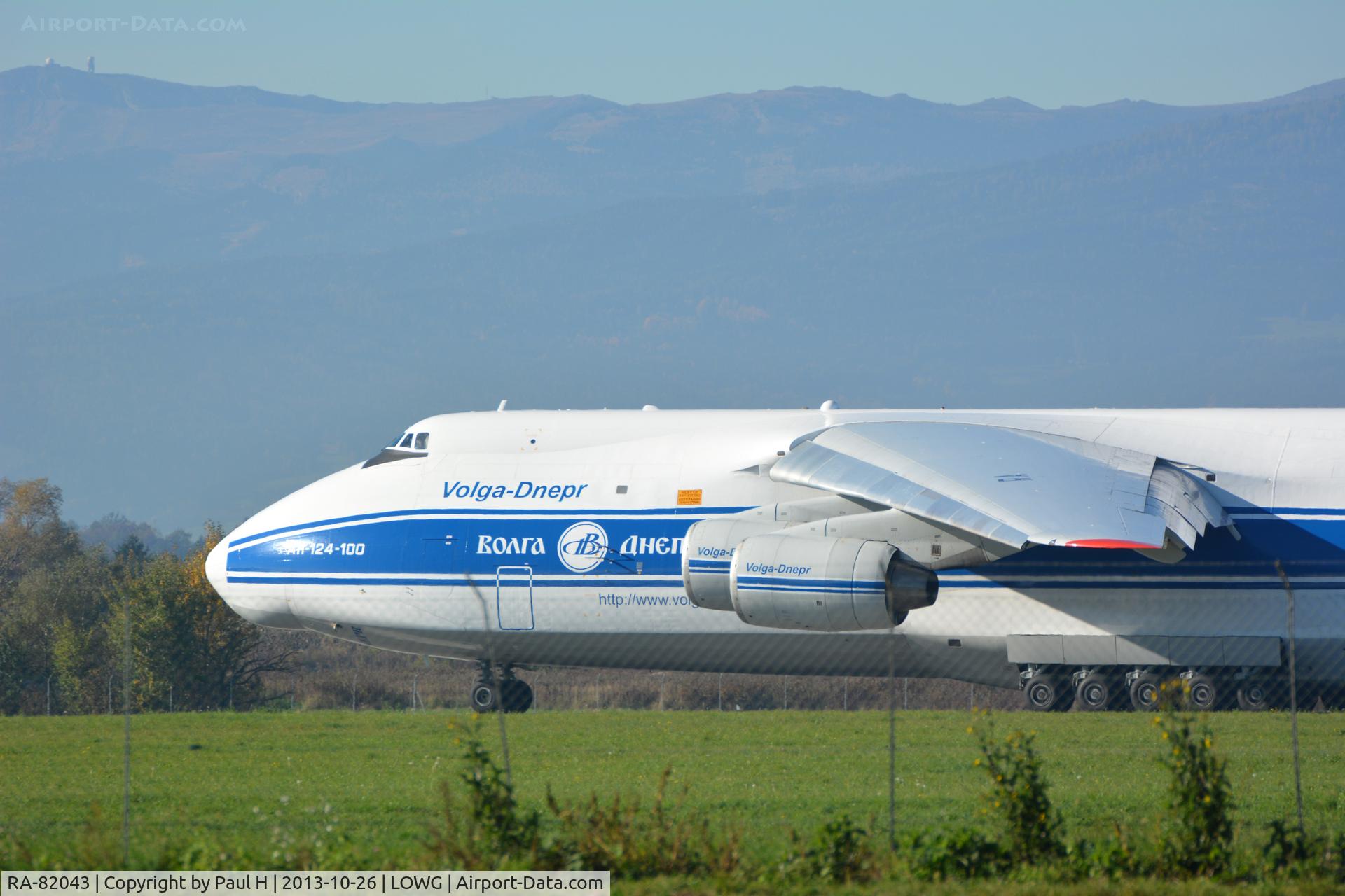 RA-82043, 1990 Antonov An-124-100 Ruslan C/N 9773054155101/0607, Engines getting ready for take-off