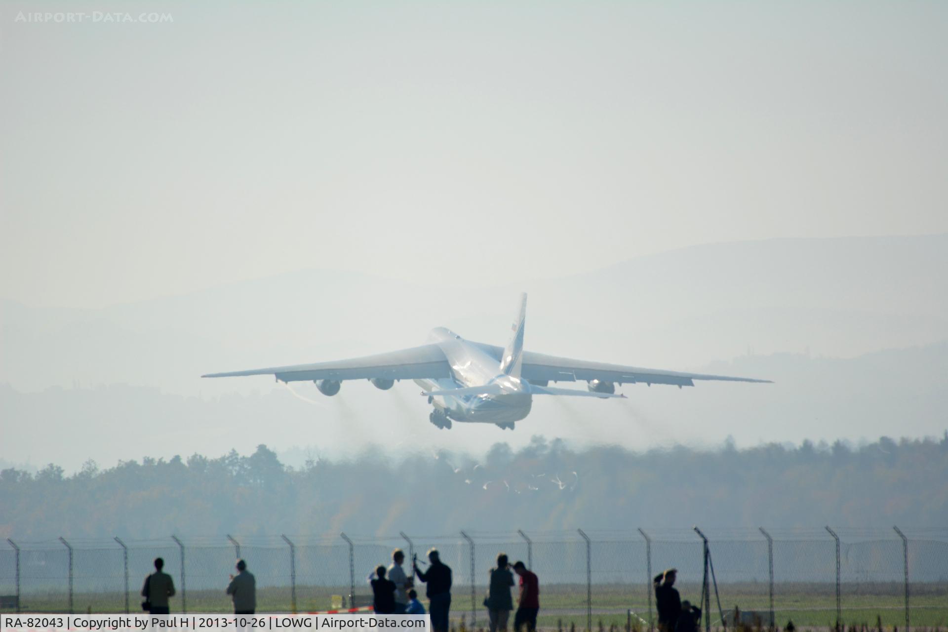 RA-82043, 1990 Antonov An-124-100 Ruslan C/N 9773054155101/0607, Take-off