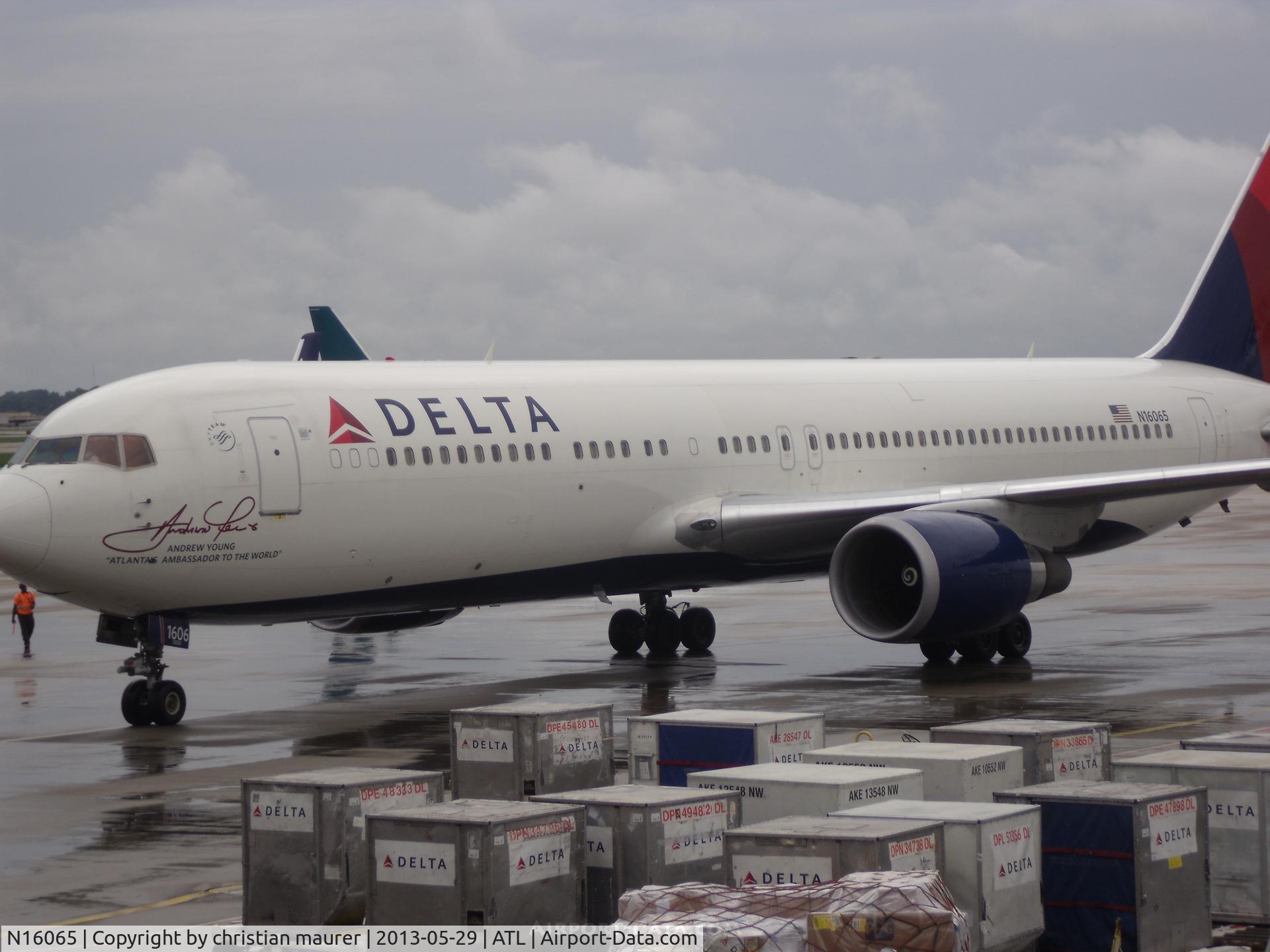 N16065, 1999 Boeing 767-332 C/N 30199, 763ER
