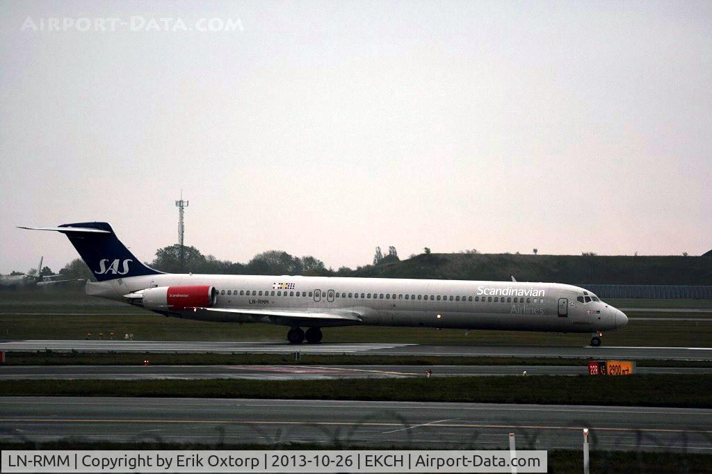 LN-RMM, 1991 McDonnell Douglas MD-81 (DC-9-81) C/N 53005, On the very last day of MD-80 operation in SAS, LN-RMM is taking off on a CPH-CPH flight. Before landing, it made a low pass over CPH airport. LN-RMM also made the very last SAS MD-80 operation (to OSL) later in the day
