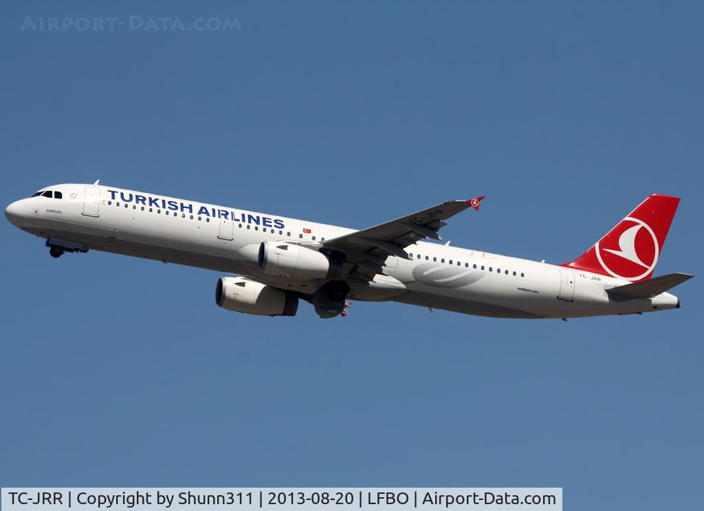 TC-JRR, 2011 Airbus A321-231 C/N 4706, Climbing after take off rwy 32R in new c/s