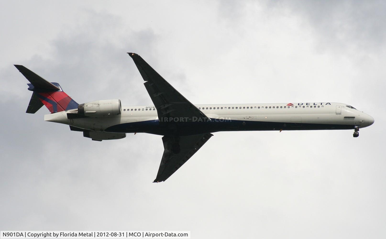 N901DA, 1995 McDonnell Douglas MD-90-30 C/N 53381, Delta MD-90