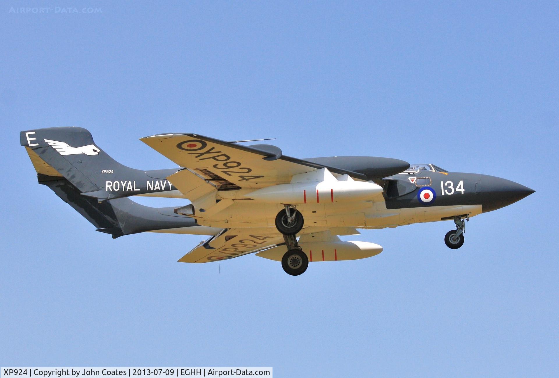 XP924, 1963 De Havilland DH-110 Sea Vixen D.3 C/N 10132, Finals to 08