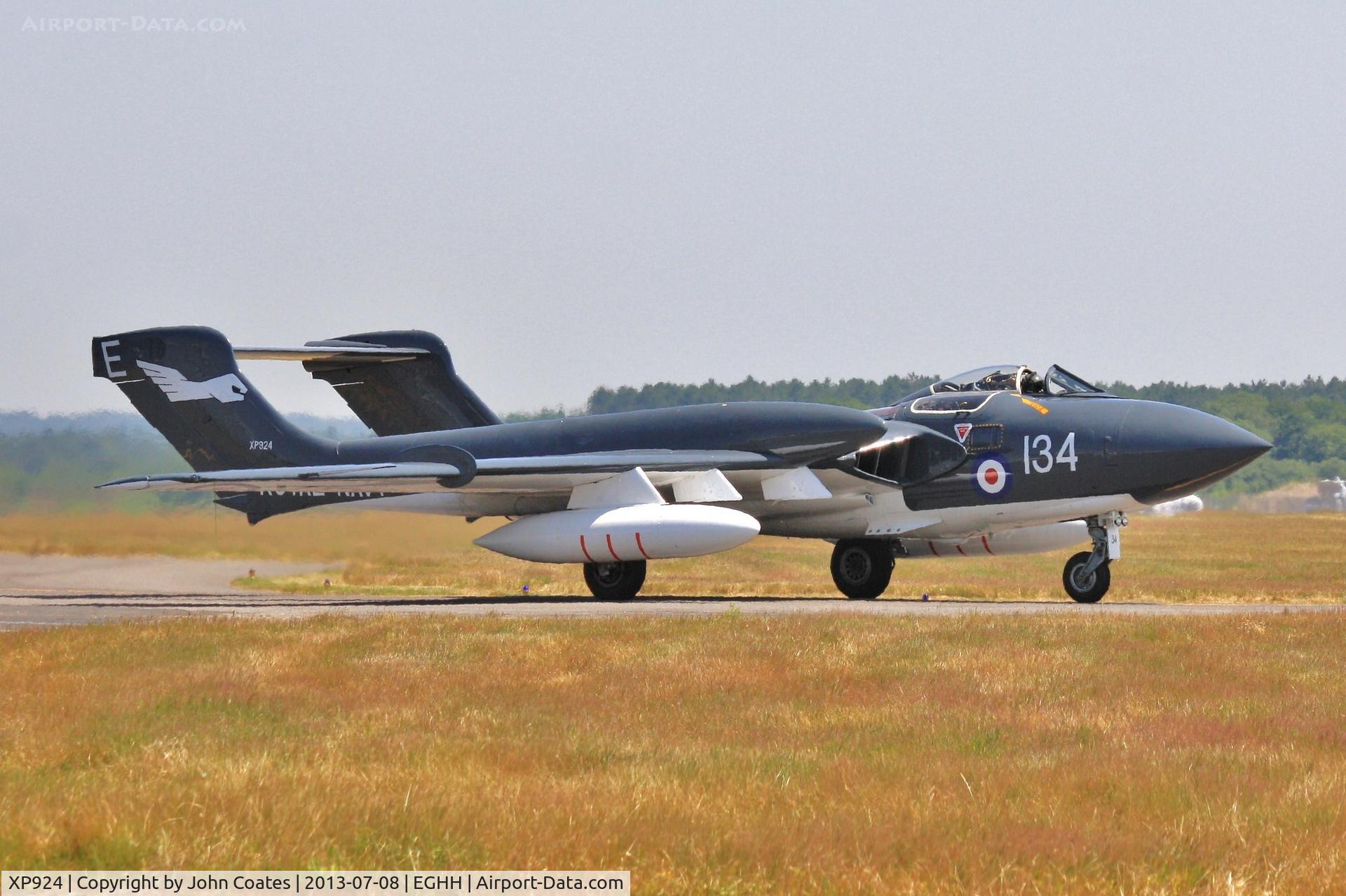 XP924, 1963 De Havilland DH-110 Sea Vixen D.3 C/N 10132, Taxiing out for test run.