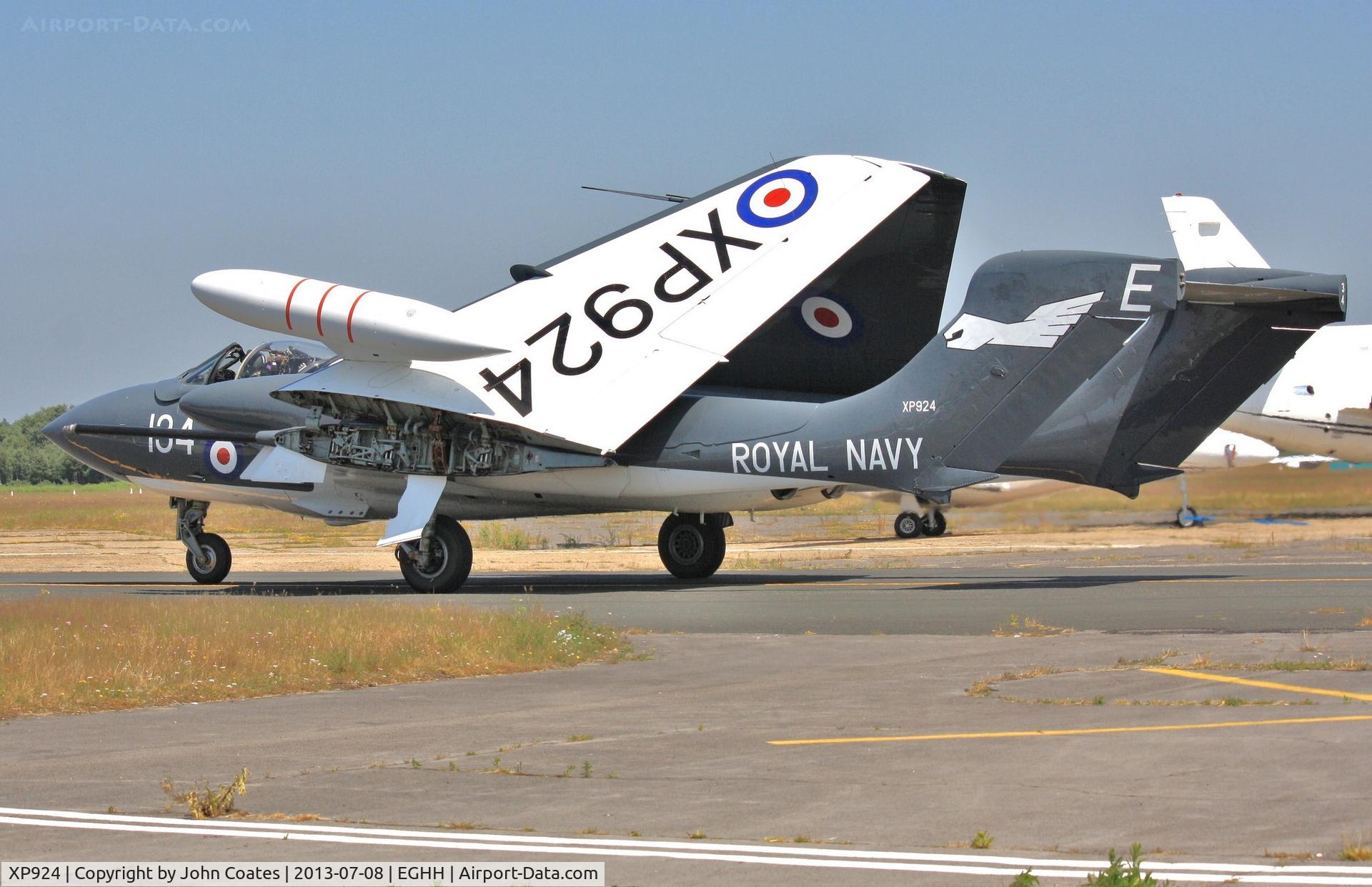 XP924, 1963 De Havilland DH-110 Sea Vixen D.3 C/N 10132, Taxiing back home to Worldwide.