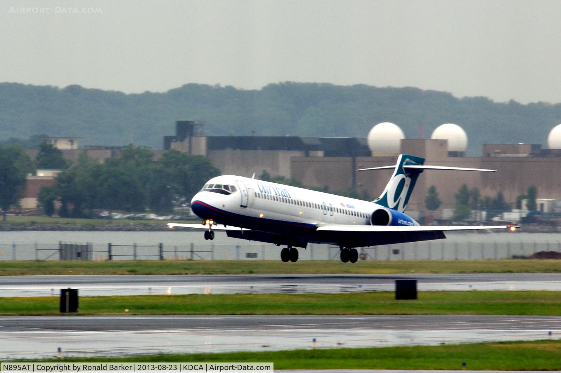 N895AT, 2004 Boeing 717-200 C/N 55047, Landing National