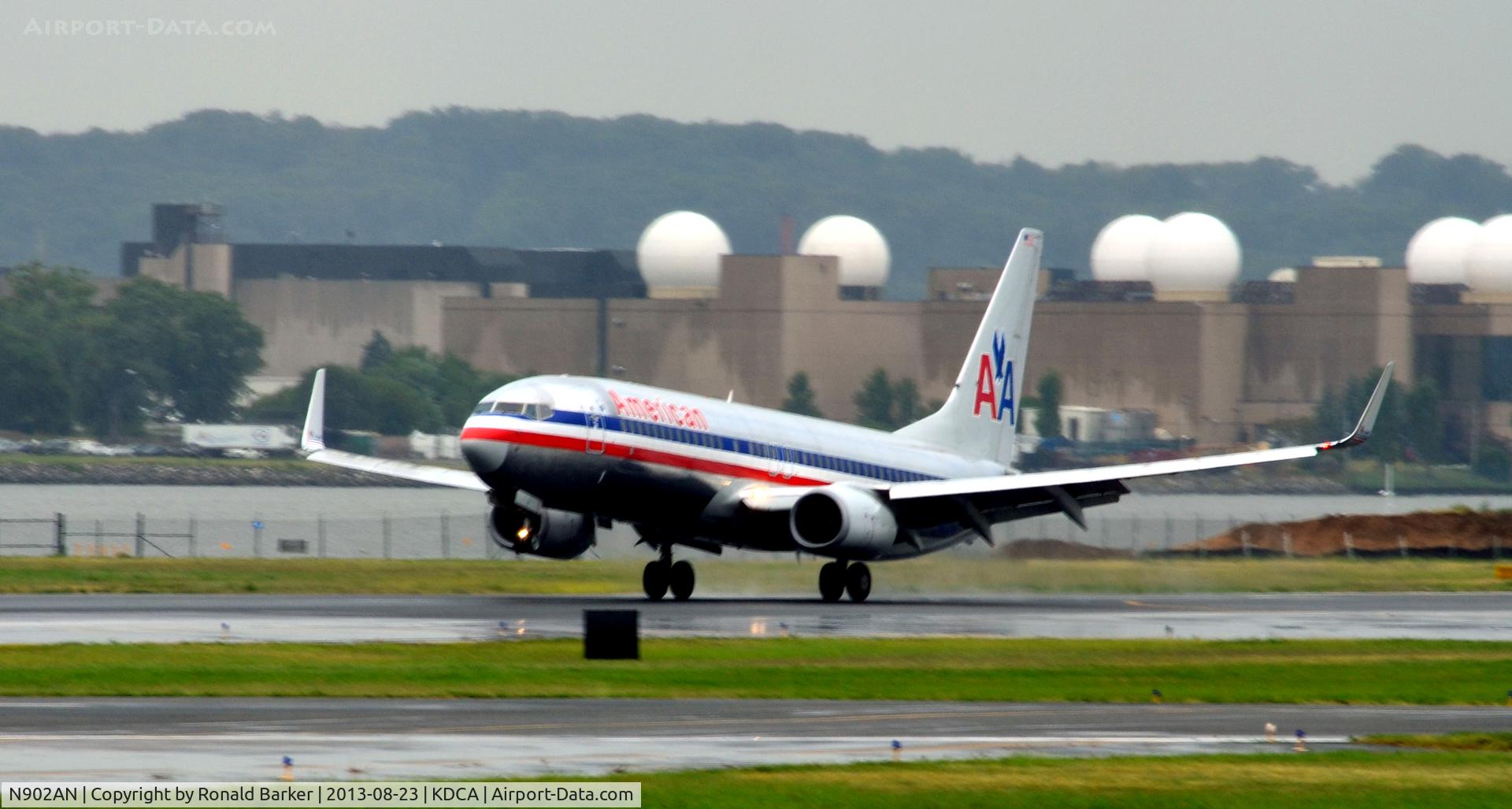 N902AN, 1999 Boeing 737-823 C/N 29504, Landing National