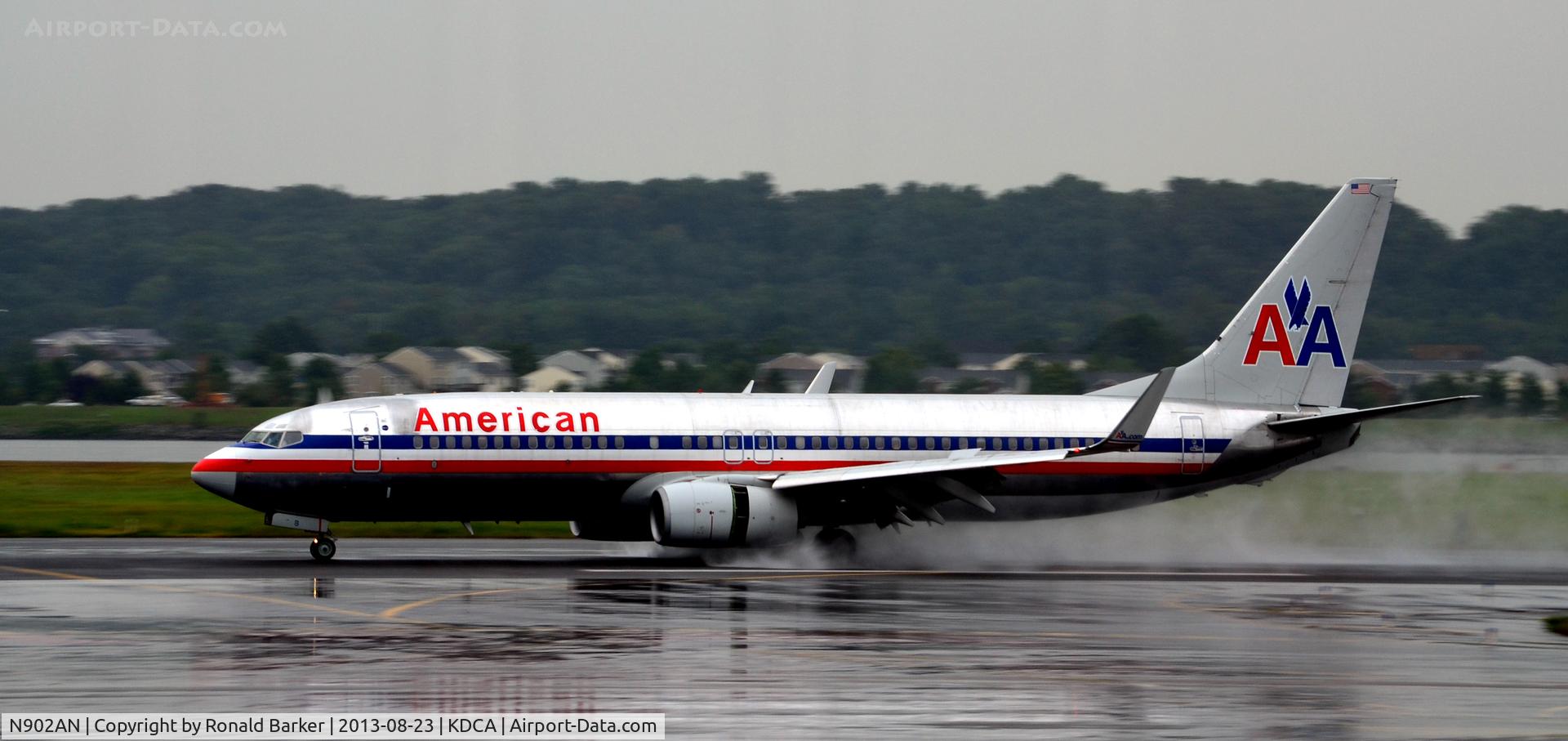 N902AN, 1999 Boeing 737-823 C/N 29504, Landing roll National