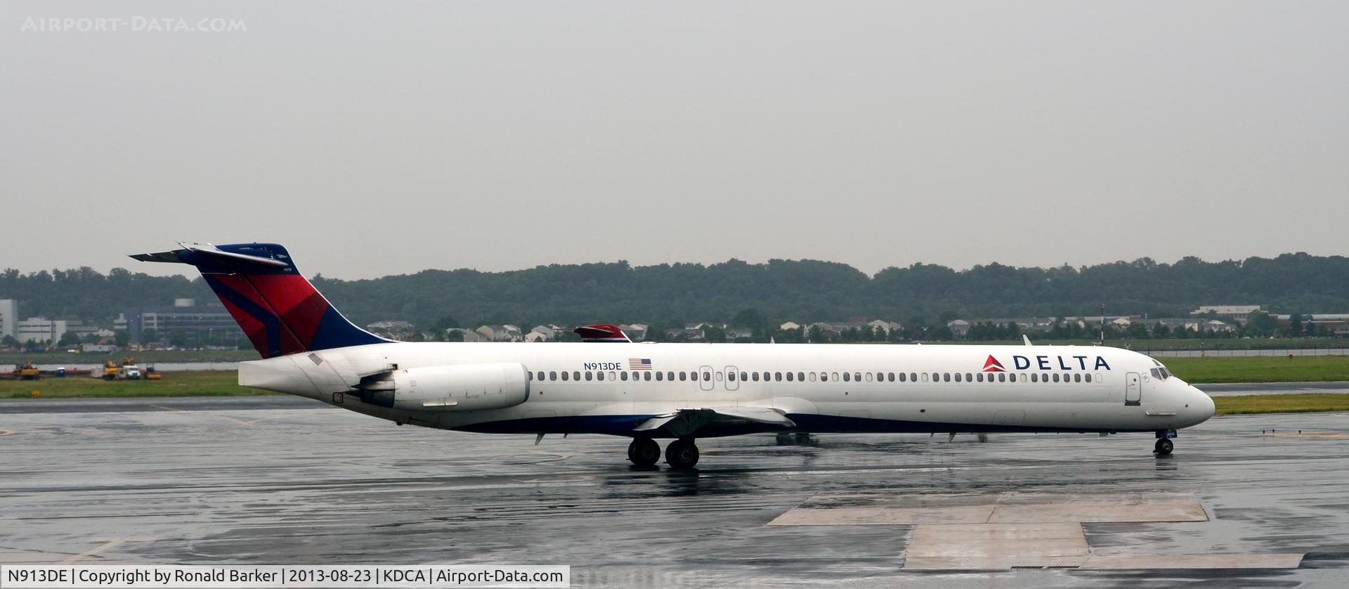 N913DE, 1993 McDonnell Douglas MD-88 C/N 49956, Taxi for takeoff National