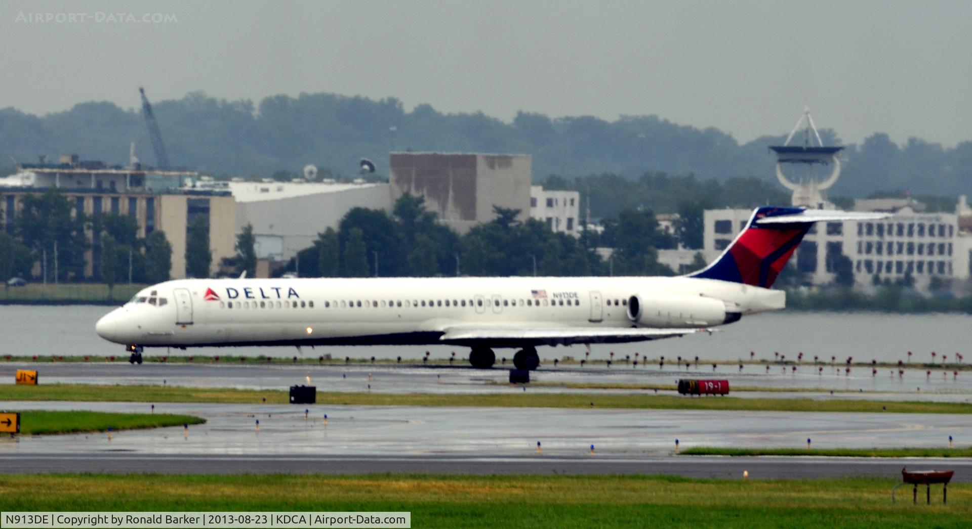N913DE, 1993 McDonnell Douglas MD-88 C/N 49956, Taxi onto runway for takeoff National