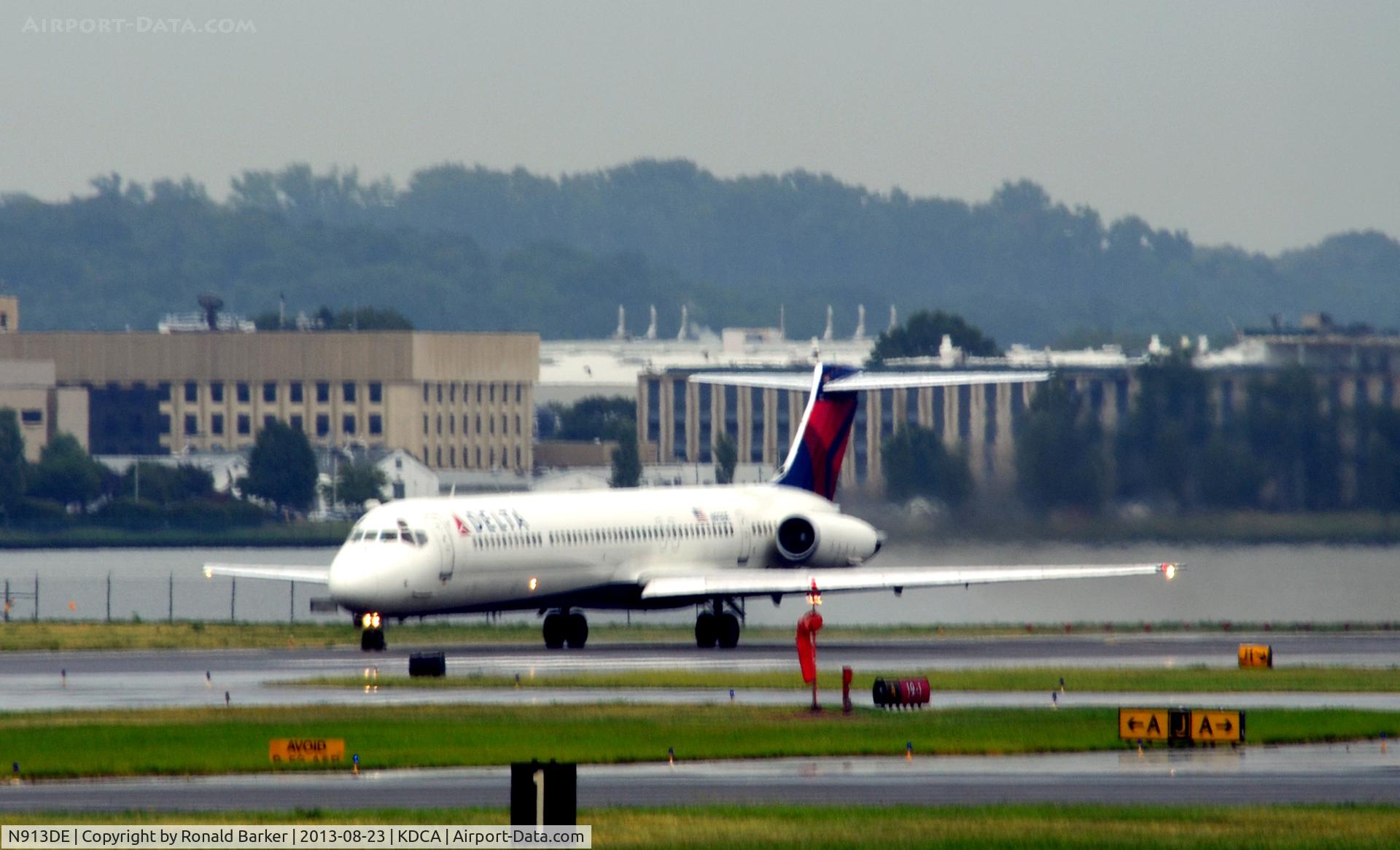 N913DE, 1993 McDonnell Douglas MD-88 C/N 49956, Takeoff roll National