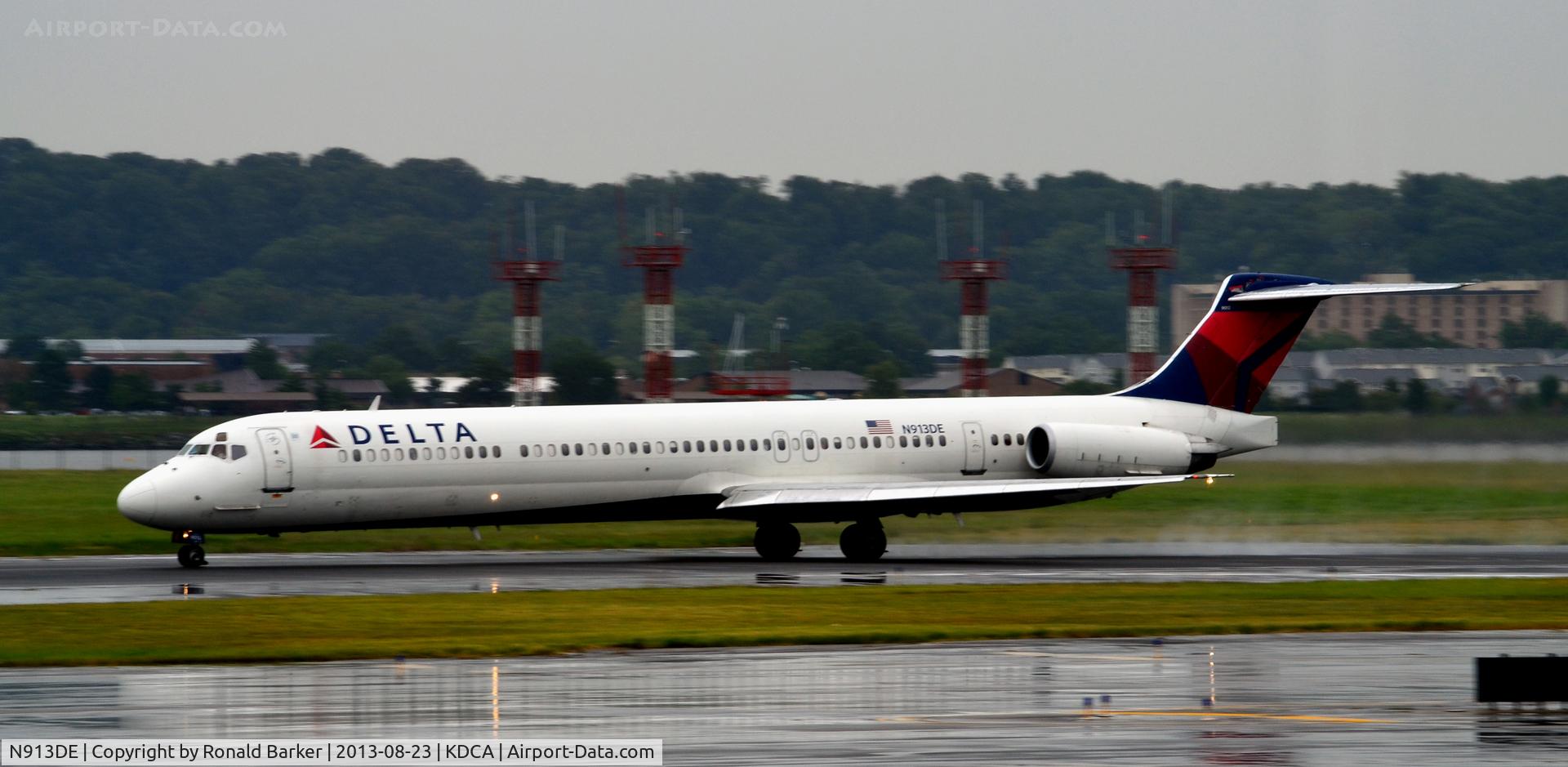 N913DE, 1993 McDonnell Douglas MD-88 C/N 49956, Takeoff roll National