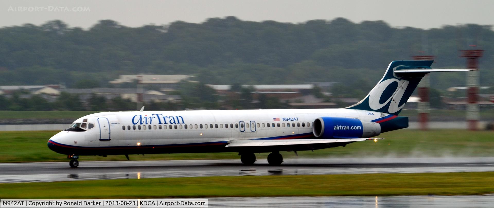 N942AT, 1999 Boeing 717-200 C/N 55005, Takeoff National