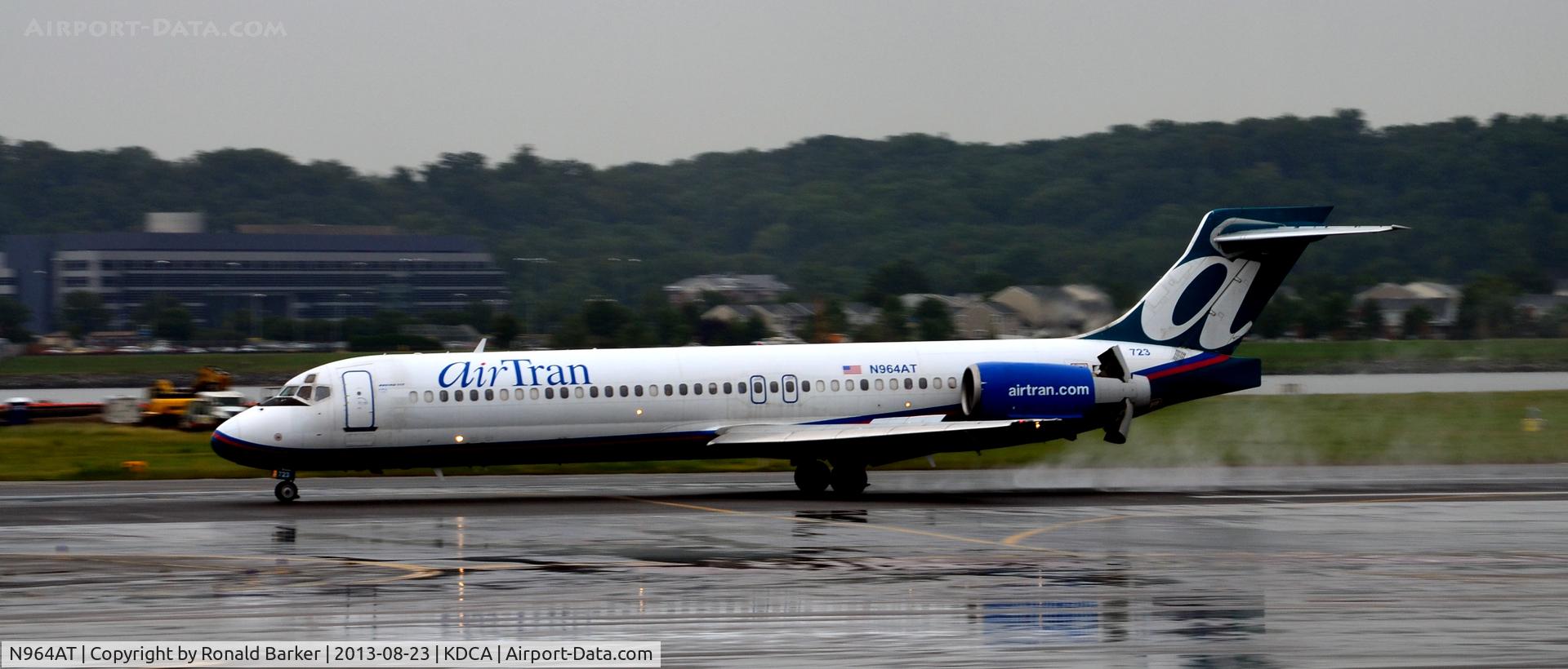 N964AT, 2001 Boeing 717-200 C/N 55025, Landing roll - thrust reversers out National