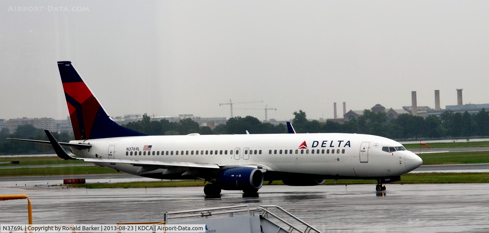 N3769L, 2002 Boeing 737-832 C/N 30822, Taxi National