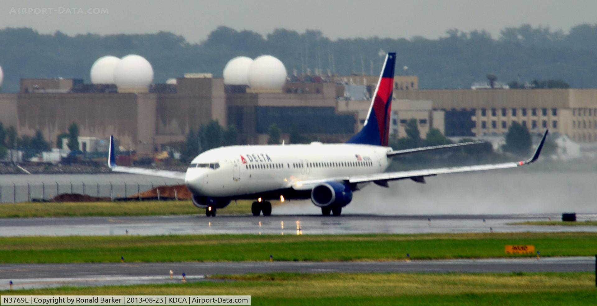 N3769L, 2002 Boeing 737-832 C/N 30822, Takeoff National
