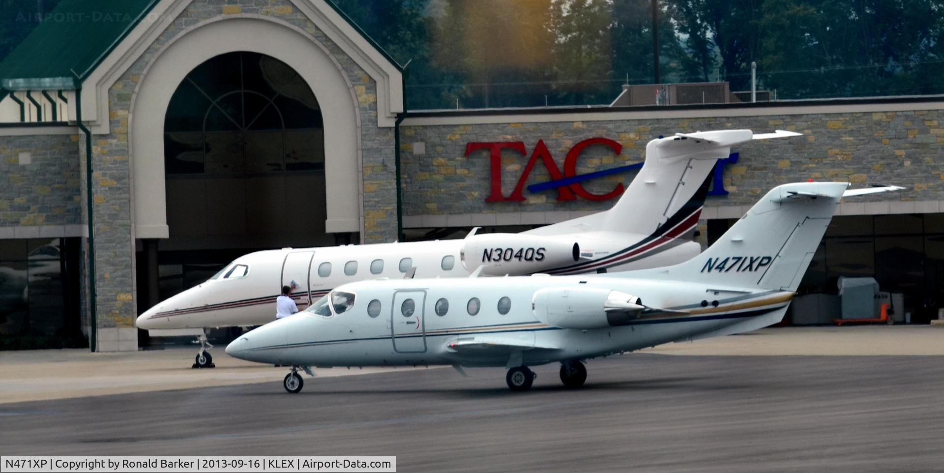 N471XP, Raytheon Aircraft Company 400A C/N RK-471, Taxi Lexington