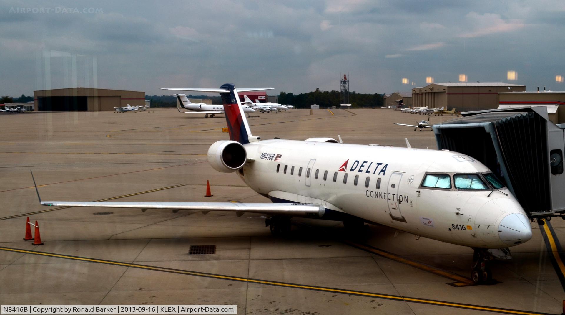 N8416B, 2000 Bombardier CRJ-200LR (CL-600-2B19) C/N 7416, Lexington