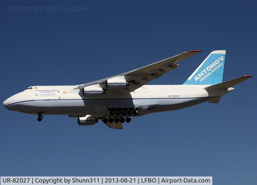 UR-82027, 1990 Antonov An-124-100 Ruslan C/N 19530502288, Landing rwy 32L