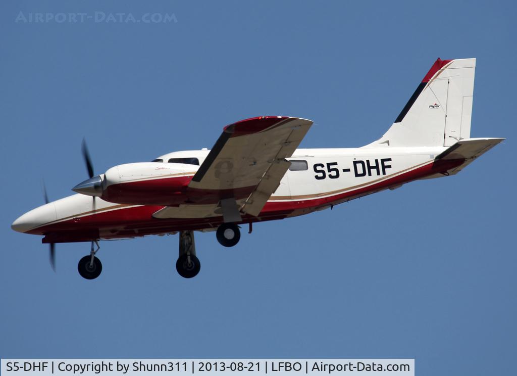 S5-DHF, 2006 Piper PA-34-220T Seneca V C/N 3449348, Landing rwy 32L