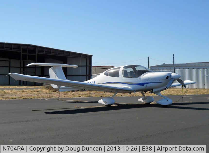 N704PA, 2006 Diamond DA-40 Diamond Star C/N 40.704, Seen at Alpine-Casparis Airport in Alpine, Texas.
